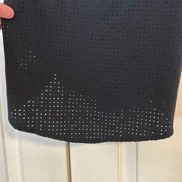 NEW BALANCE Size Small Black Workout Mesh Tank Top Compression Wicking Gym - Picture 2 of 7